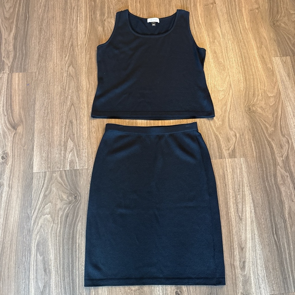 St. John Collection black Scoop Neck Knit Shell and knee length skirt set XL